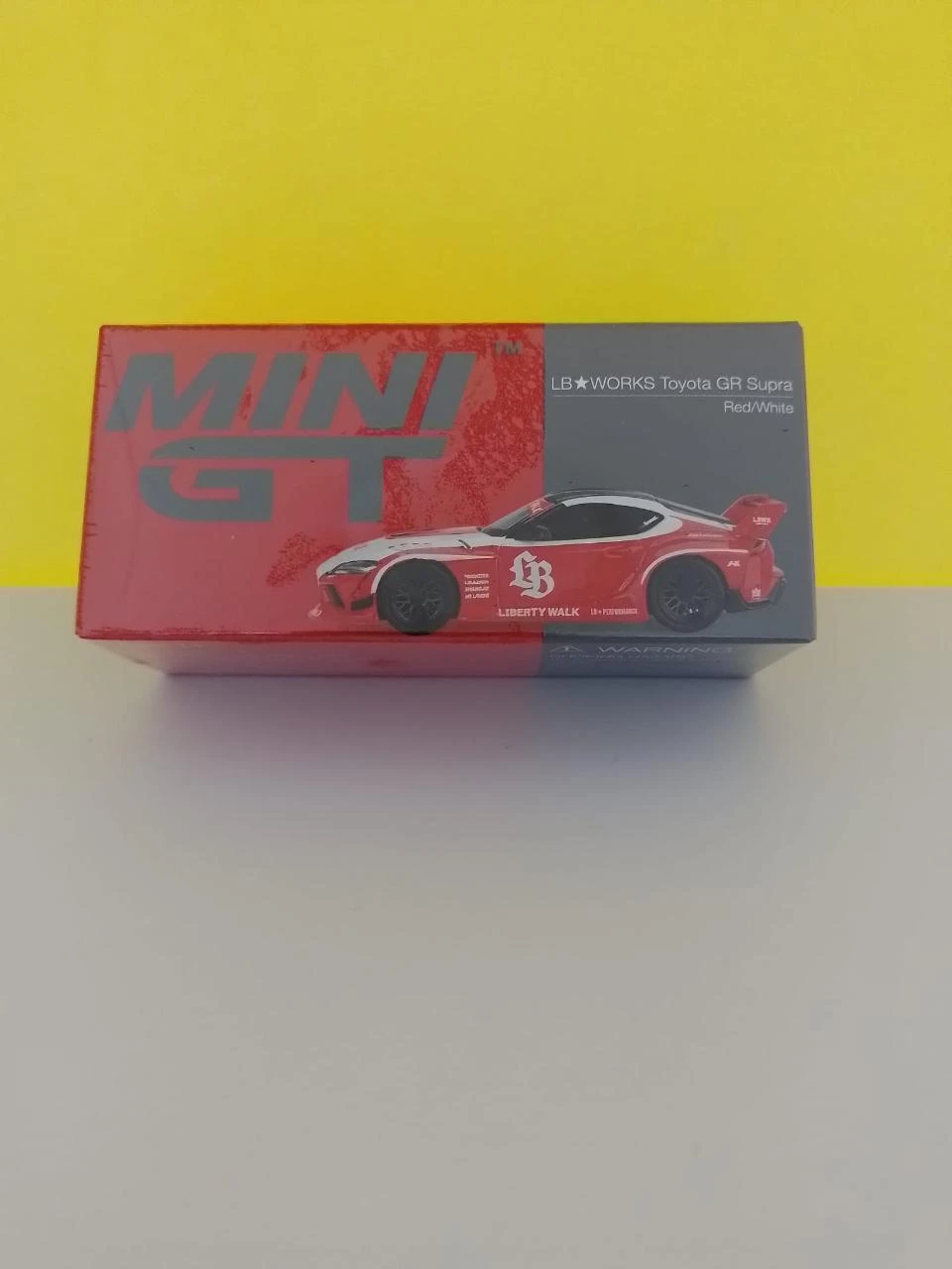 Mini GT 1/64 MGT1103 LB*WORKS Toyota GR Supra - Vermelho/Branco - NOVO